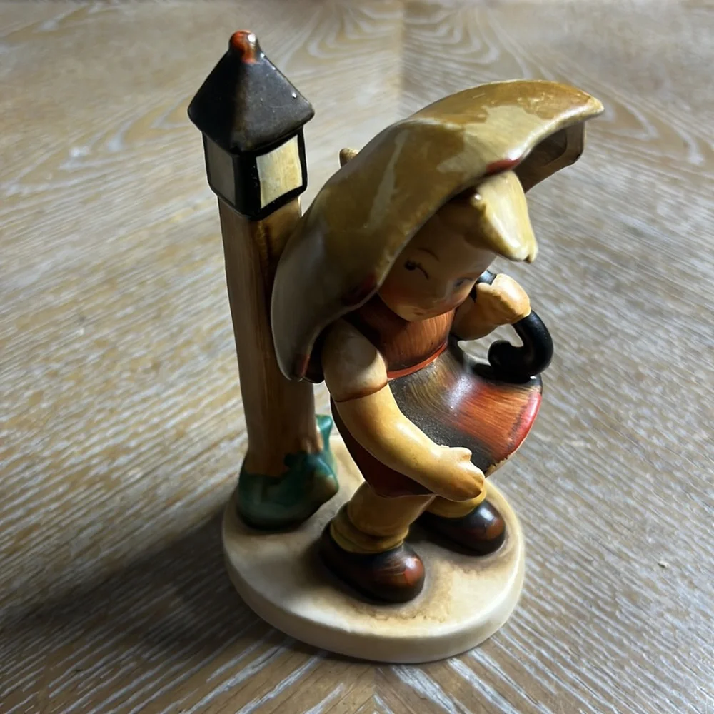 NAPCO April Showers Japanese Ceramic Collectable Figurine AH3F - Picture 2 of 10